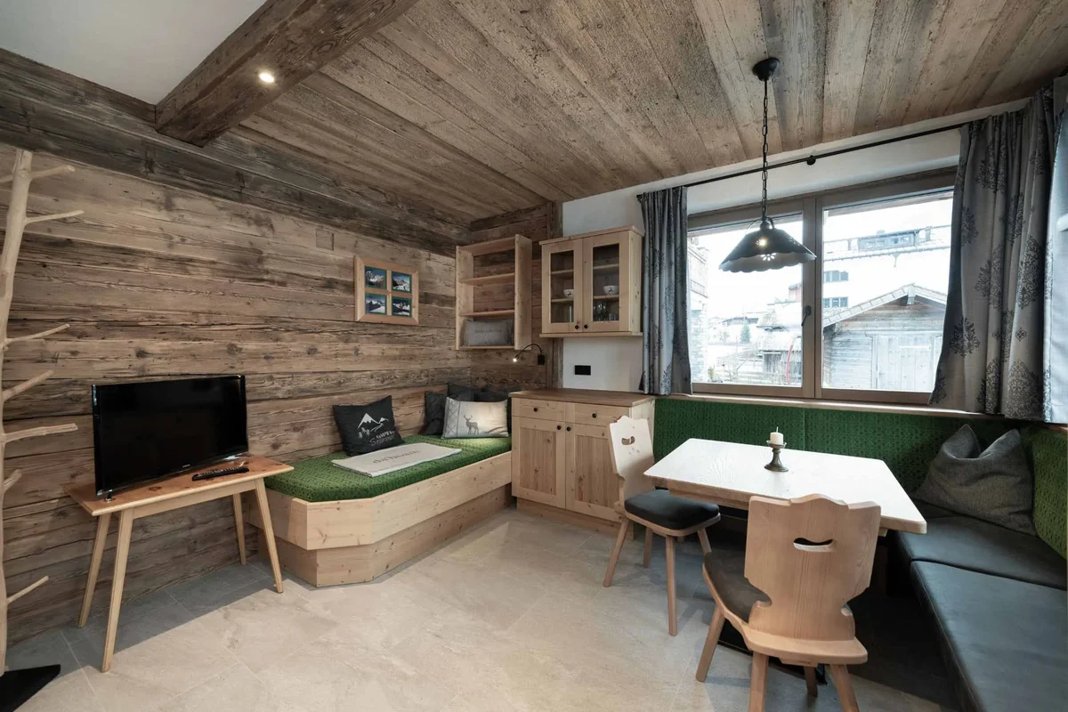 Gemütliche Sitzbank im Chalet Holzi